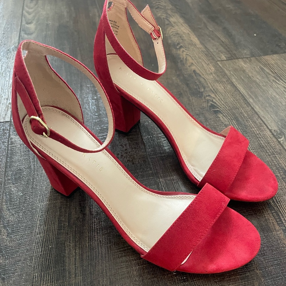 Like new! Kelly & Katie Strap Heels
